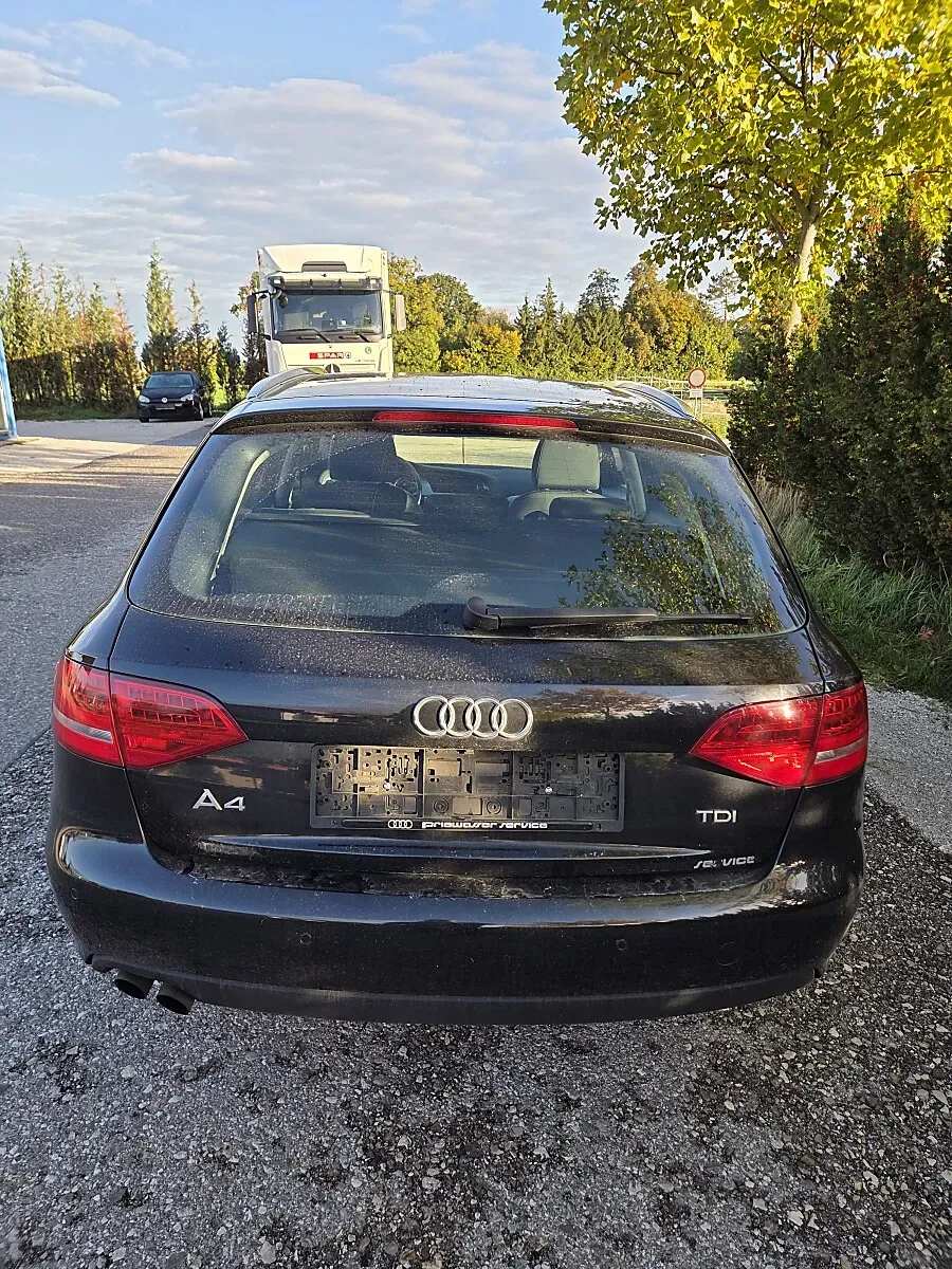 Audi A4 2011 photo 3