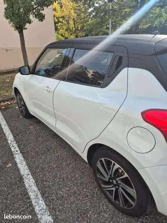 Suzuki Swift 2023 photo 2