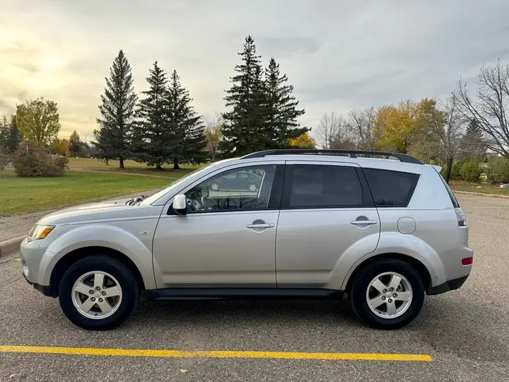 Mitsubishi Outlander 2009 photo 2
