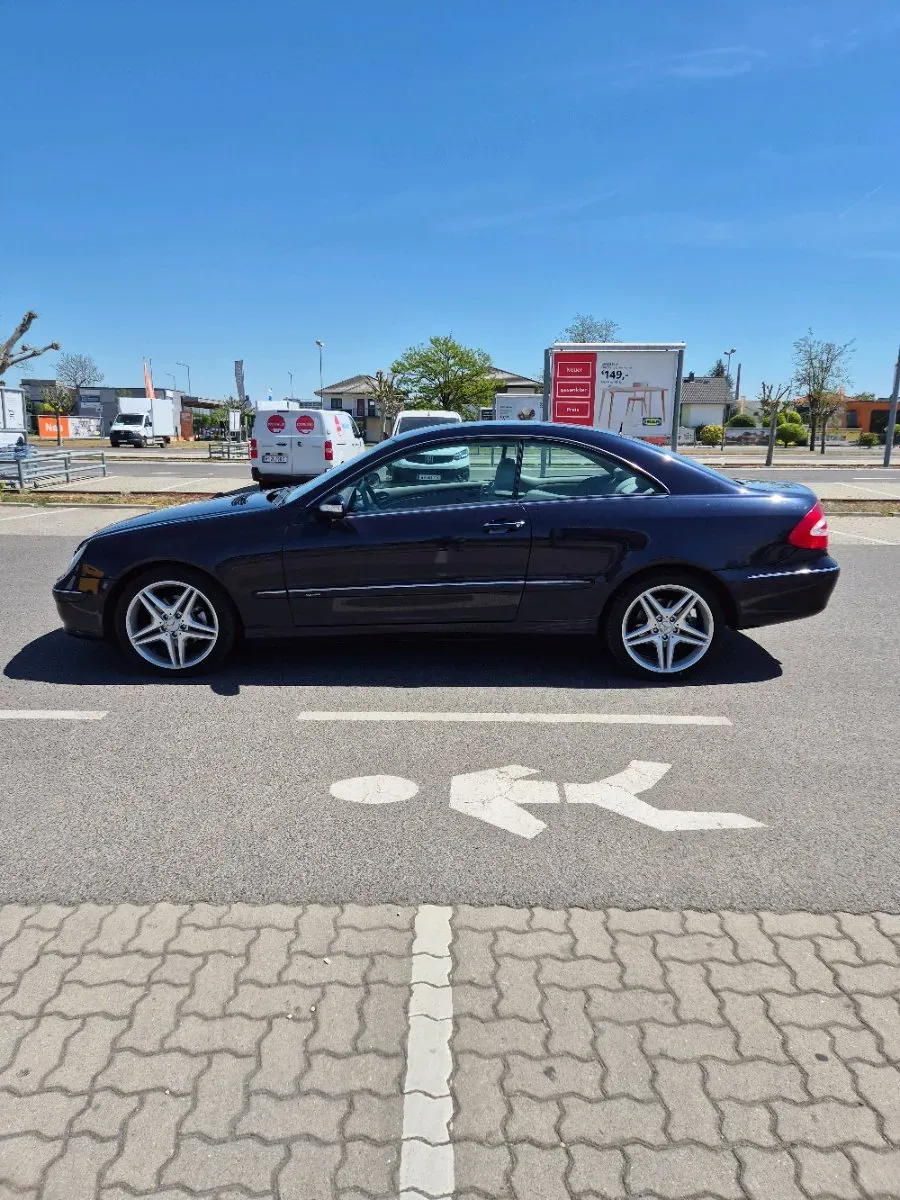 Mercedes-Benz Clk-Class 2003 photo 2