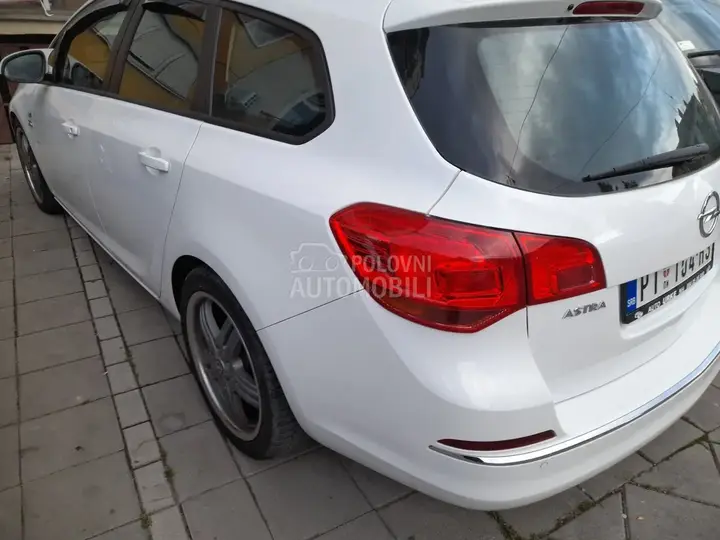 Opel Astra J