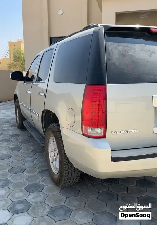 GMC Yukon 2014 photo 2