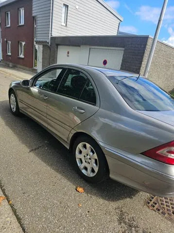 Mercedes-Benz C200