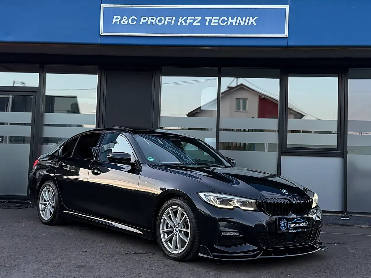 BMW 3 Series 2019 photo 2