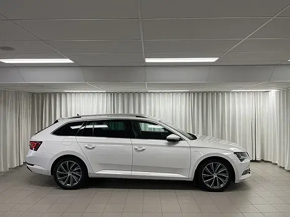 Skoda Superb 2019 photo 2