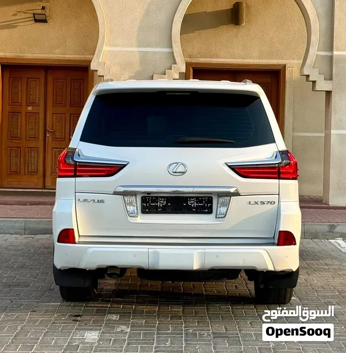 Lexus Lx 570 2017 photo 2