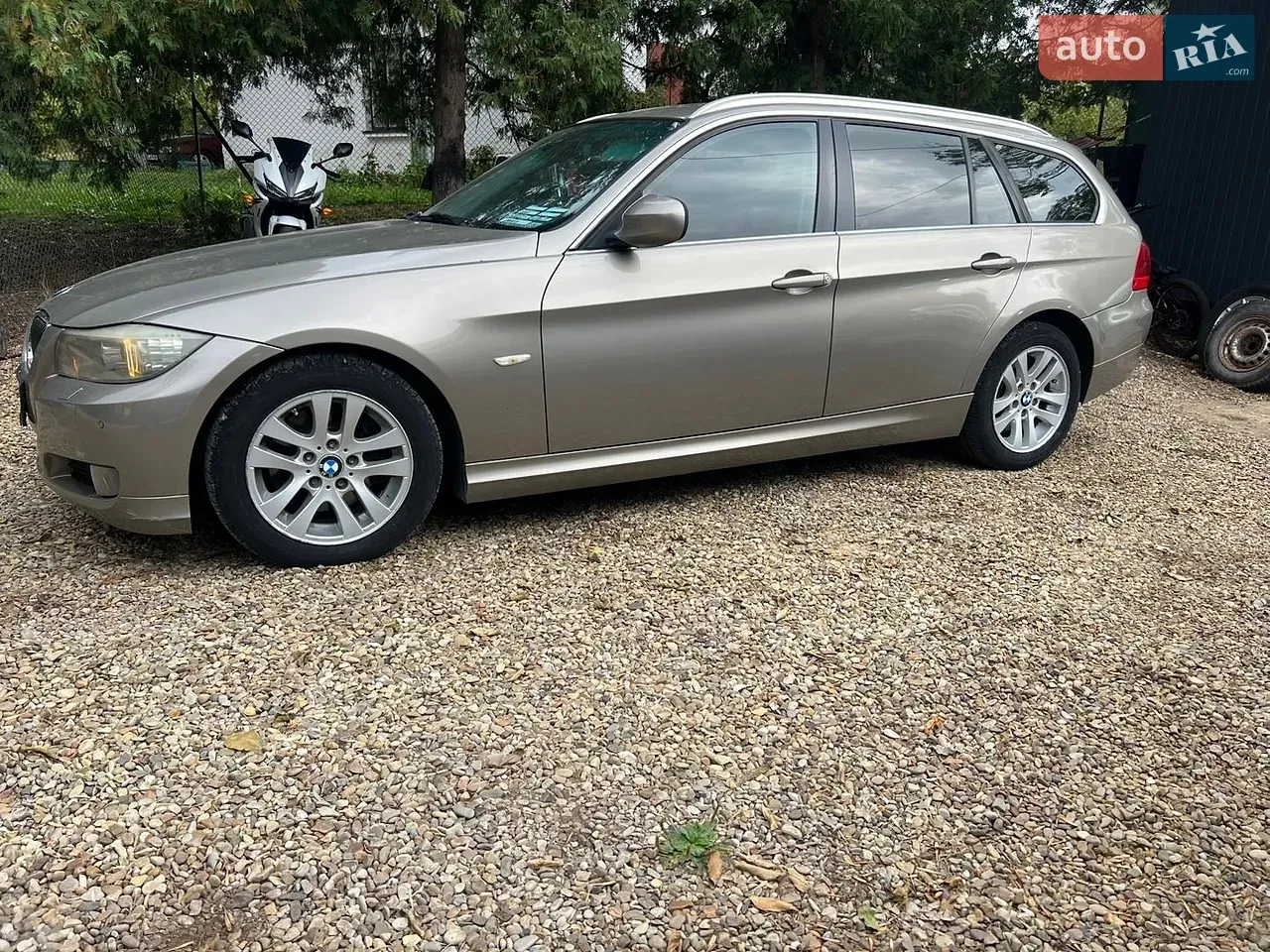 BMW 3 Series 2011 photo 3