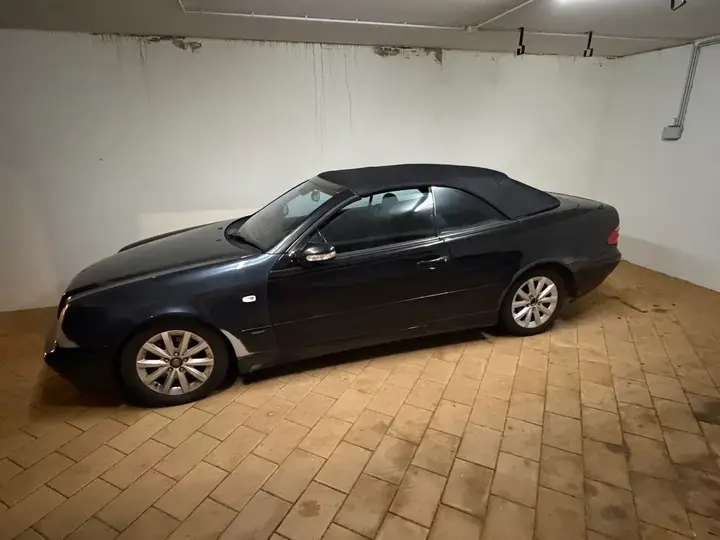 Mercedes-Benz Clk-Class 2001 photo 2