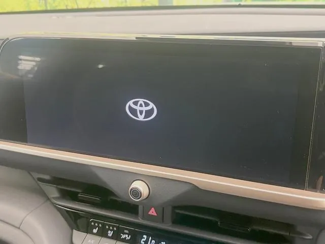 Toyota Crown Crossover 2023 photo 3