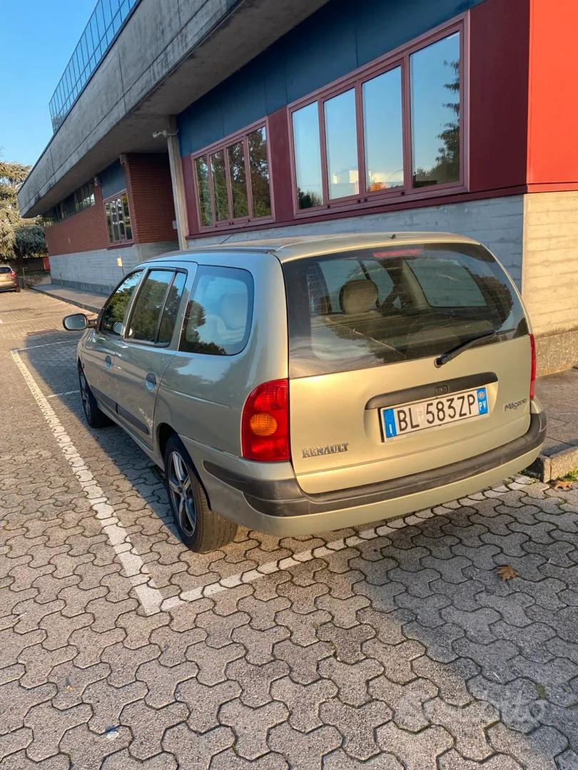 Renault Megane 2001 photo 2