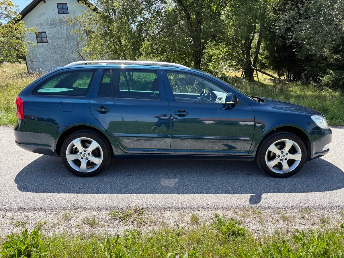 Skoda Octavia 2012 photo 3