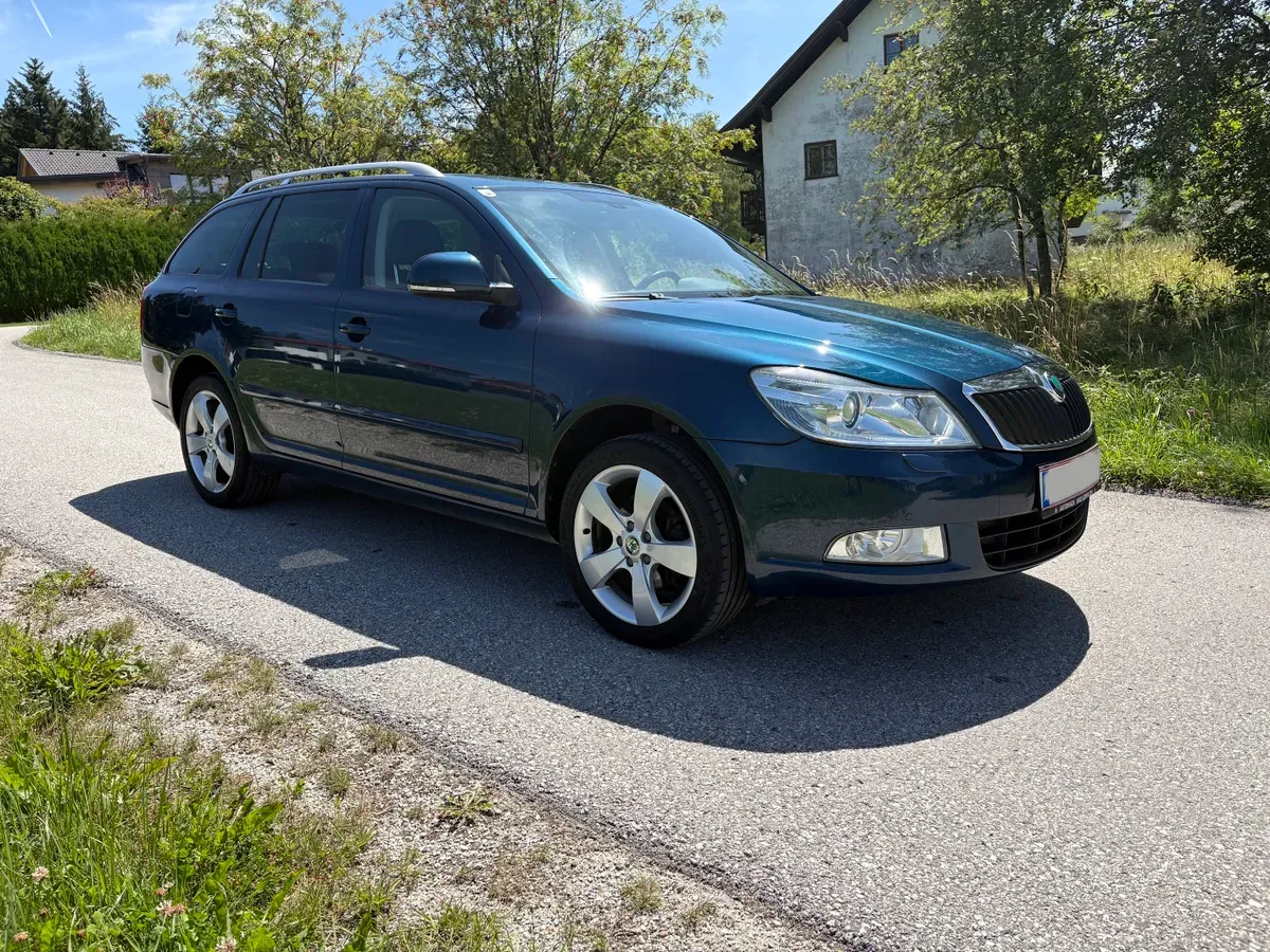 Skoda Octavia 2012 photo 2