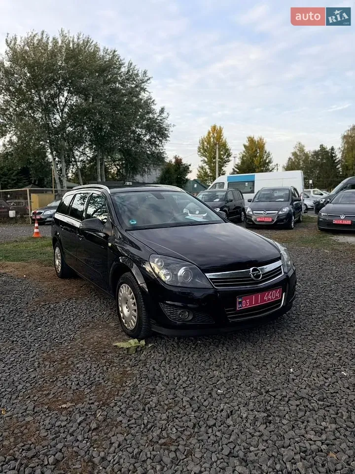 Opel Astra 2010 photo 3