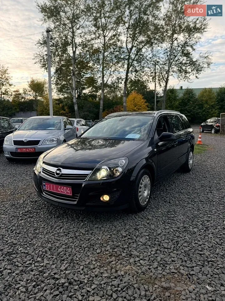 Opel Astra 2010 photo 4