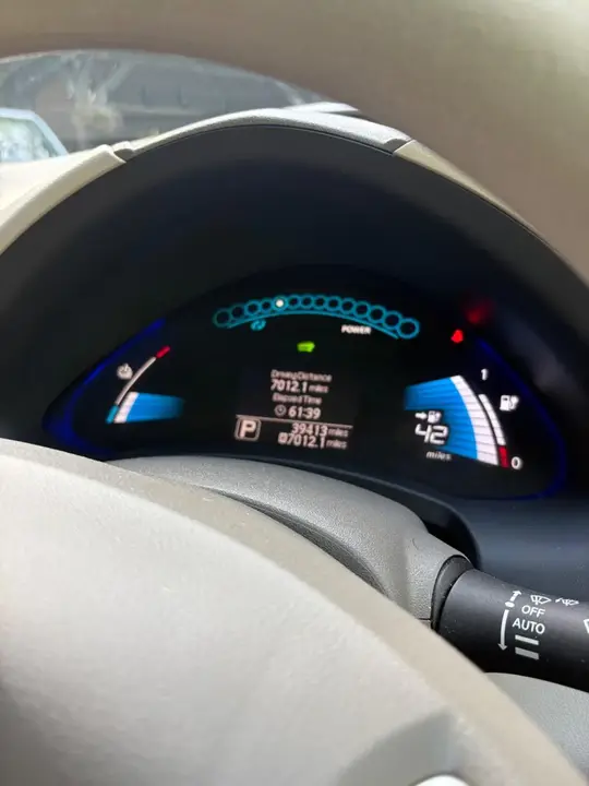 Nissan Leaf 2011 photo 3