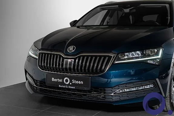 Skoda Superb 2023 photo 2