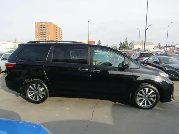 Toyota Sienna 2018 photo 5