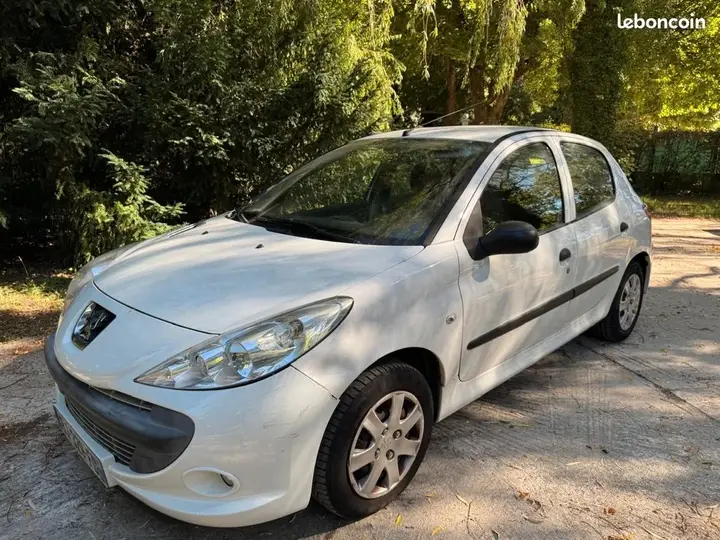 Peugeot 206 2011 photo 3
