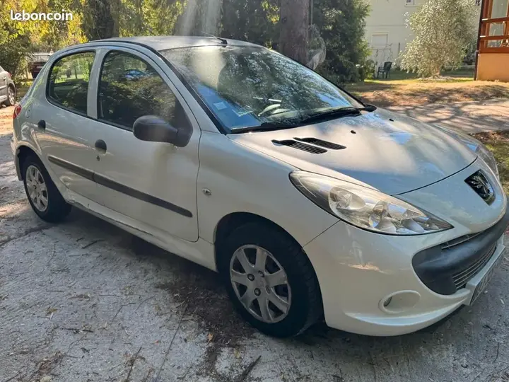 Peugeot 206 2011 photo 2