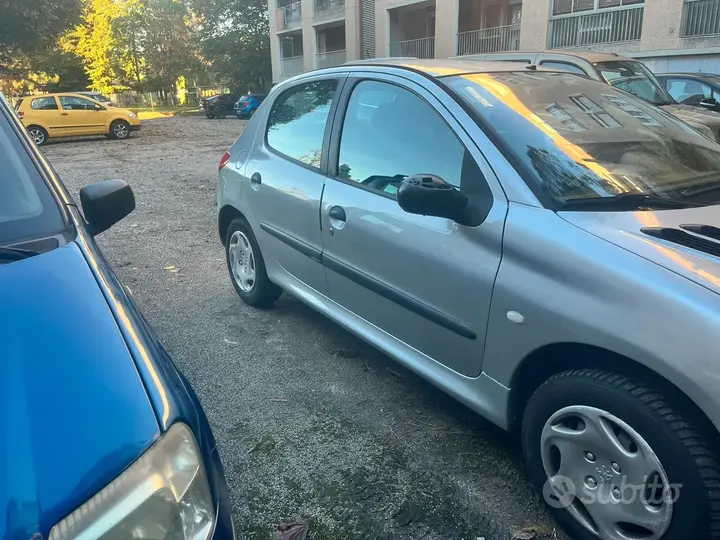 Peugeot 206 2003 photo 2