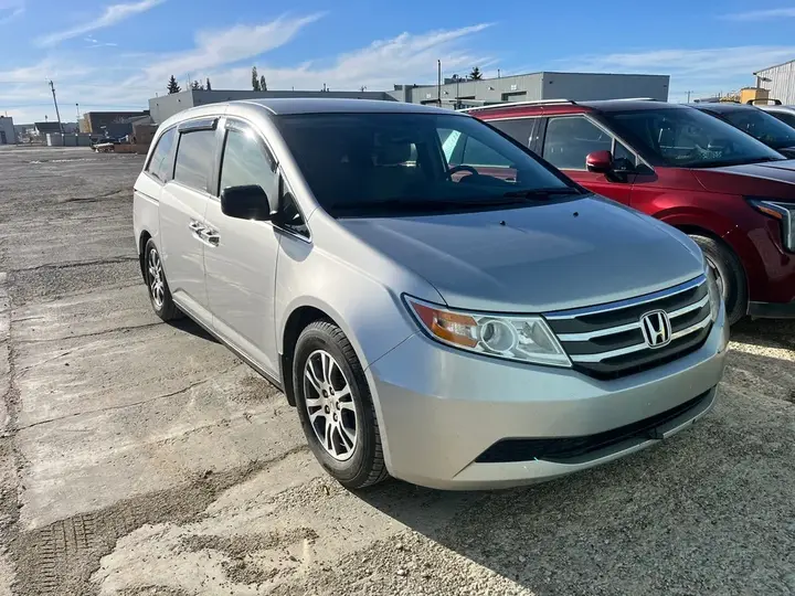 Honda Odyssey 2012 photo 2