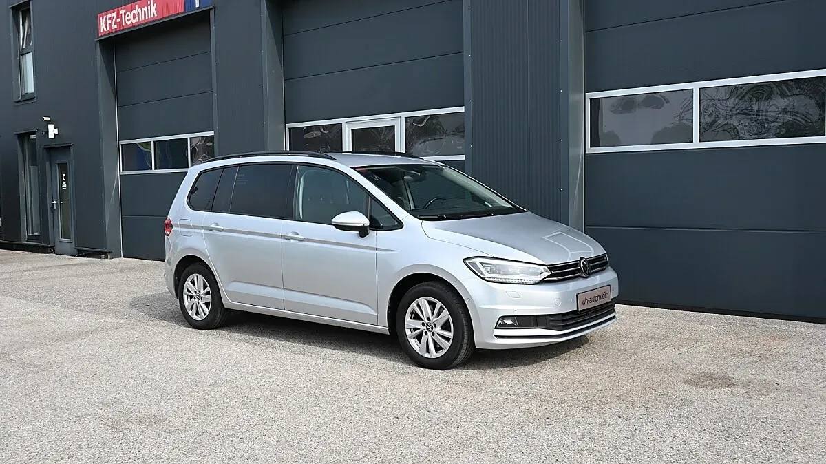 Volkswagen Touran 2022 photo 2