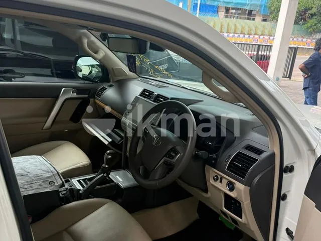 Toyota Land Cruiser Prado 2023 photo 3
