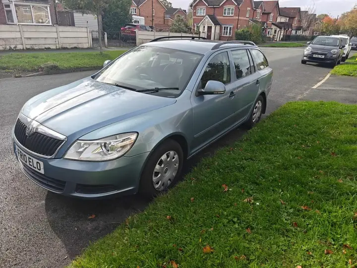 Skoda Octavia 2010 photo 3