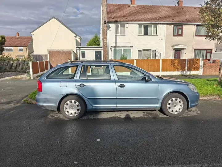 Skoda Octavia 2010 photo 2