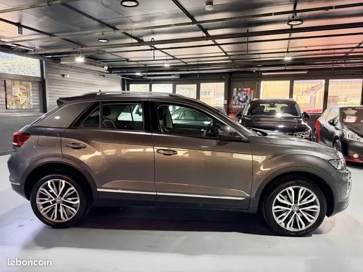 Volkswagen T-Roc 2020 photo 2