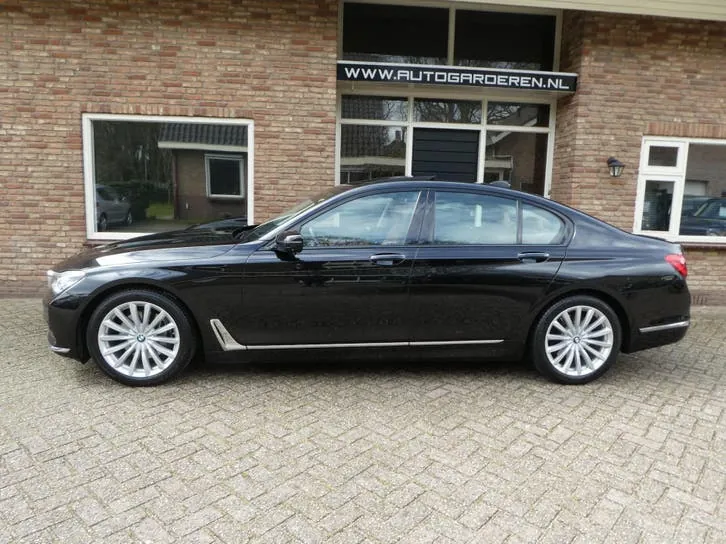 BMW 7 Series 2018 photo 2