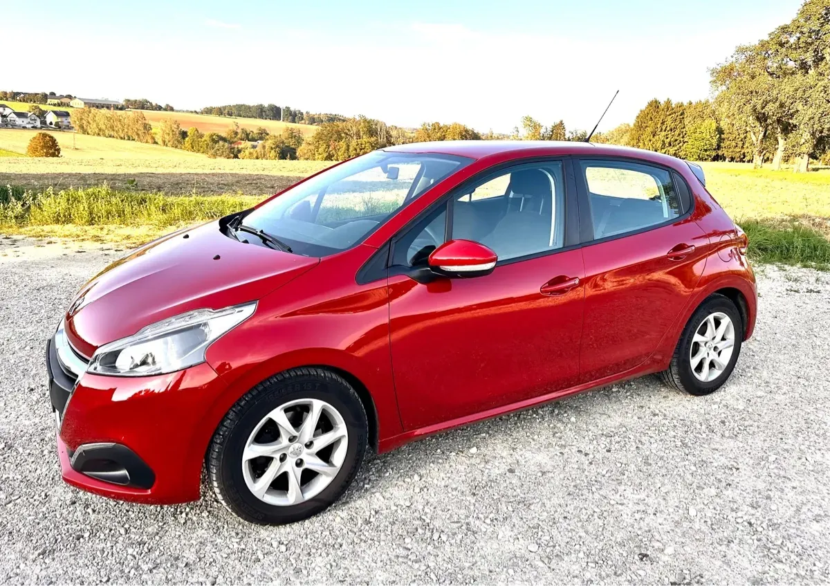 Peugeot 208 2017 photo 2