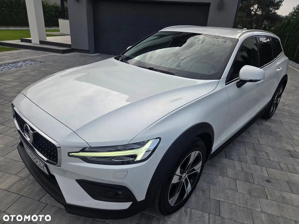 Volvo V60 Cross Country 2021 photo 2
