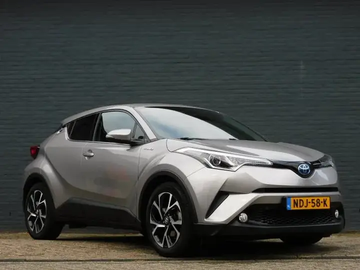 Toyota C-Hr 2019 photo 2