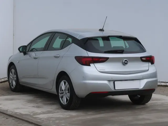 Opel Astra 2021 photo 3