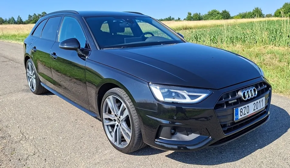 Audi A4 2022 photo 2