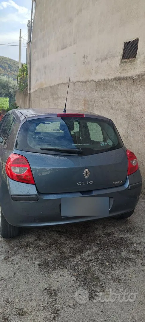 Renault Clio 2007 photo 2