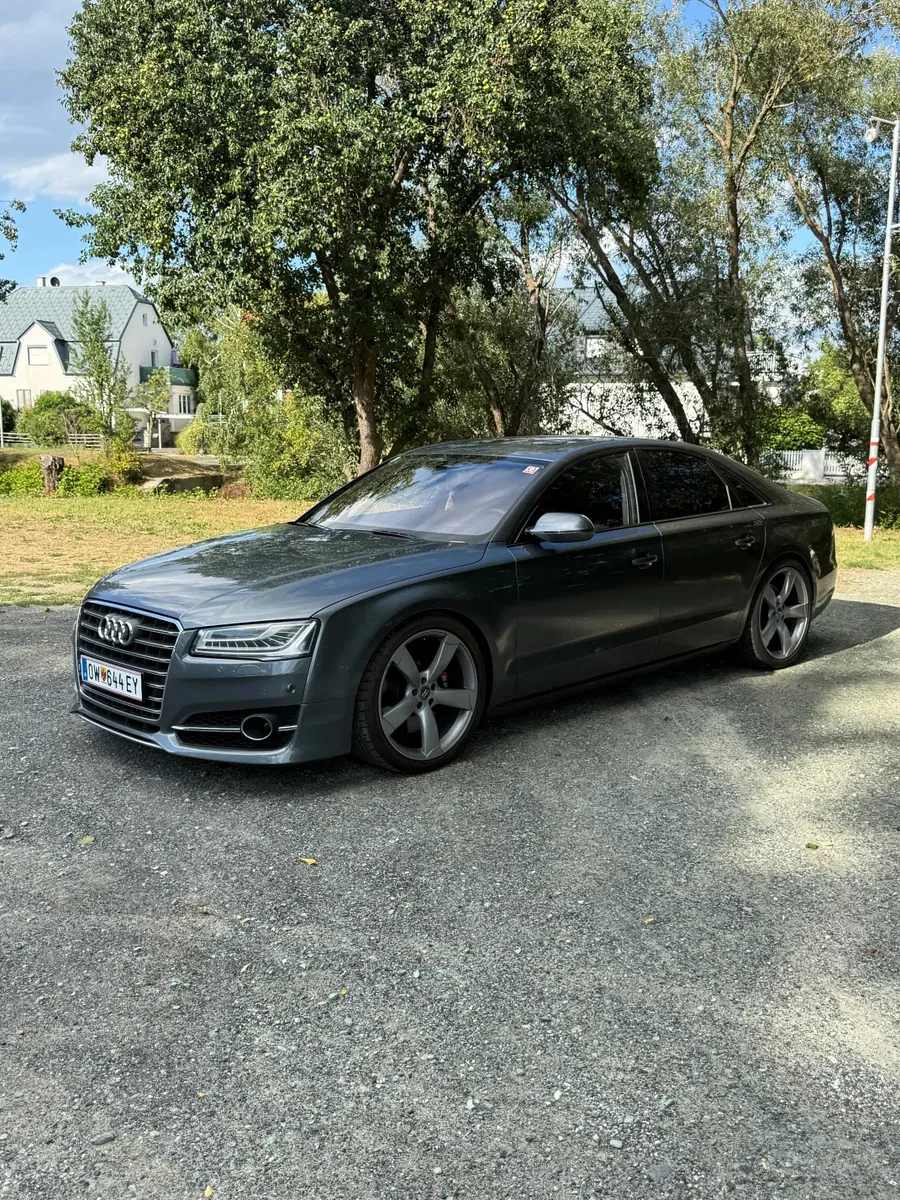 Audi A8 2013 photo 3