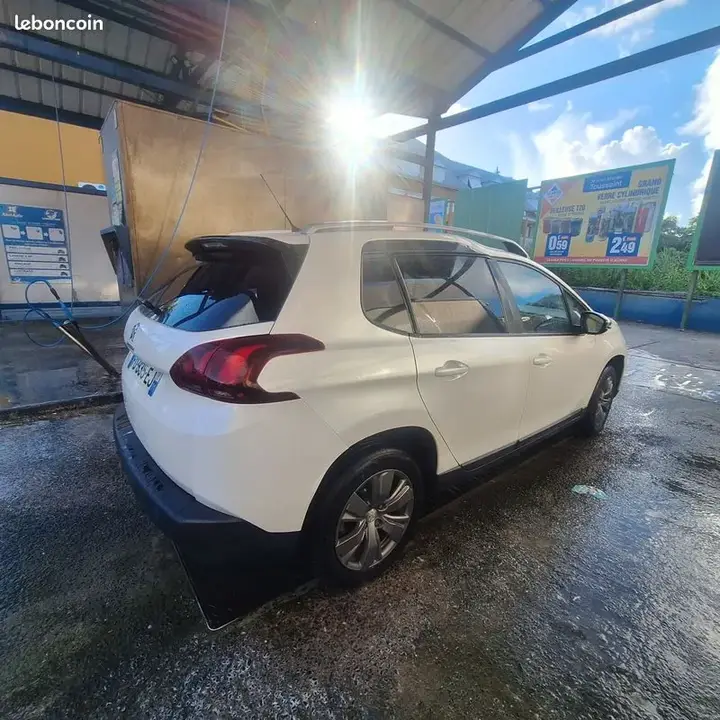 Peugeot 2008 2019 photo 2