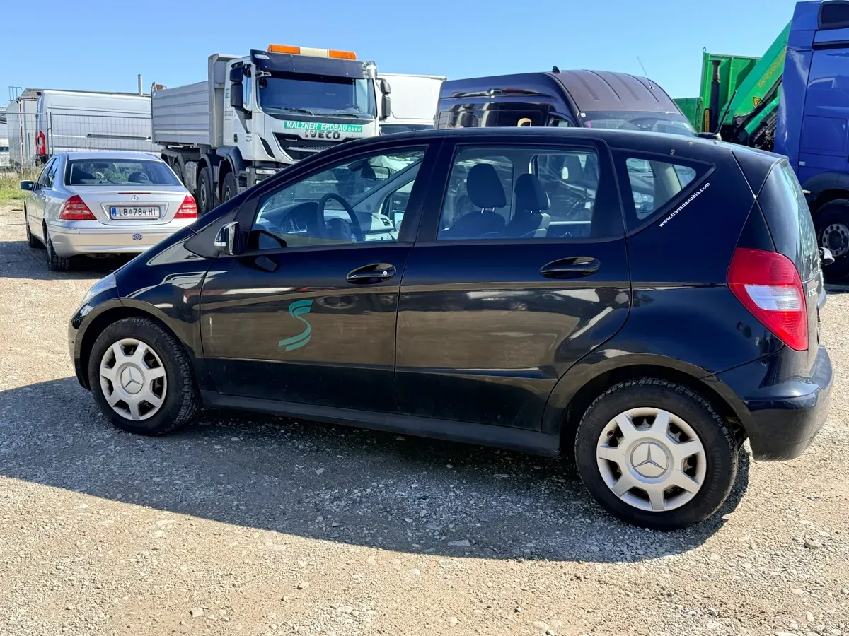 Mercedes-Benz A-Class 2009 photo 2