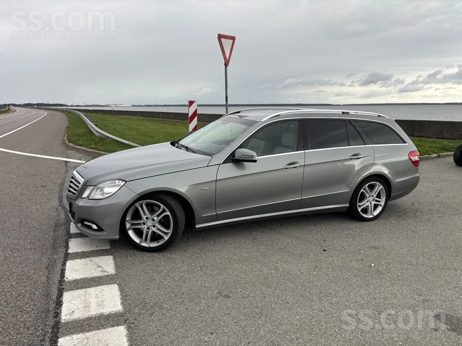 Mercedes-Benz E350 2010 photo 2