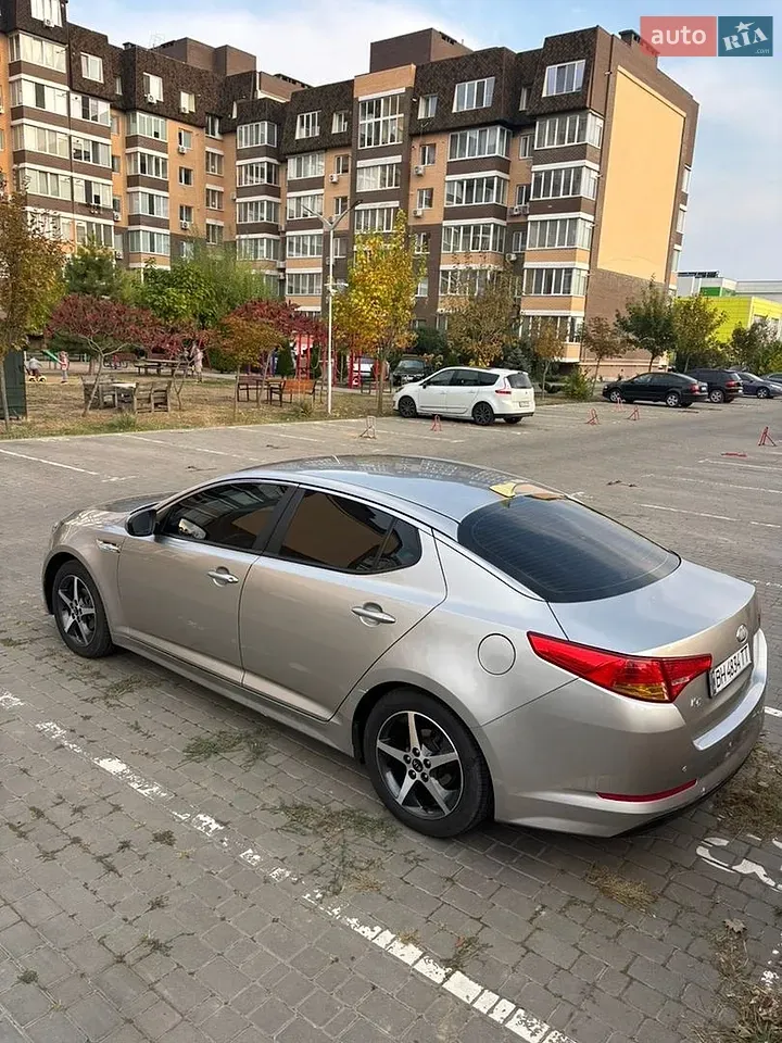 Kia K5 2012 photo 2