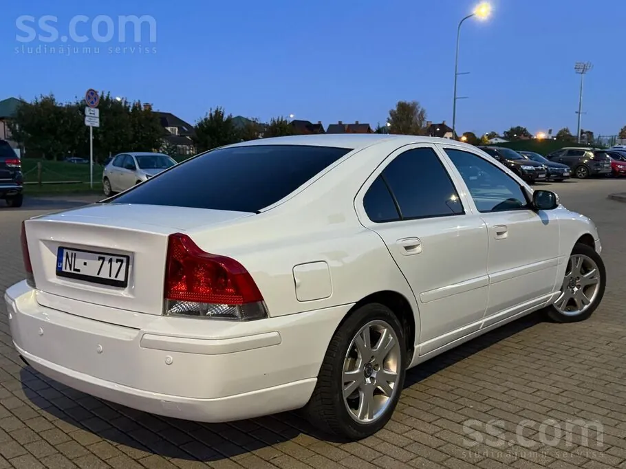 Volvo S60 2009 photo 2