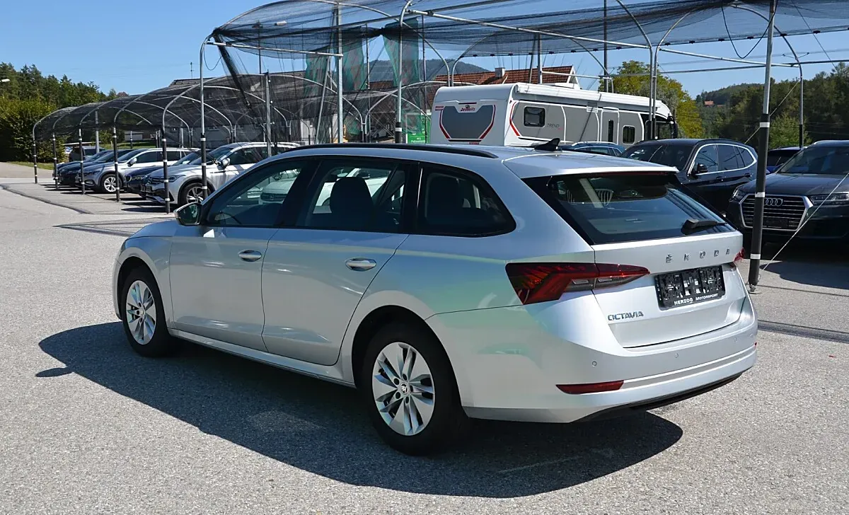 Skoda Octavia 2023 photo 3