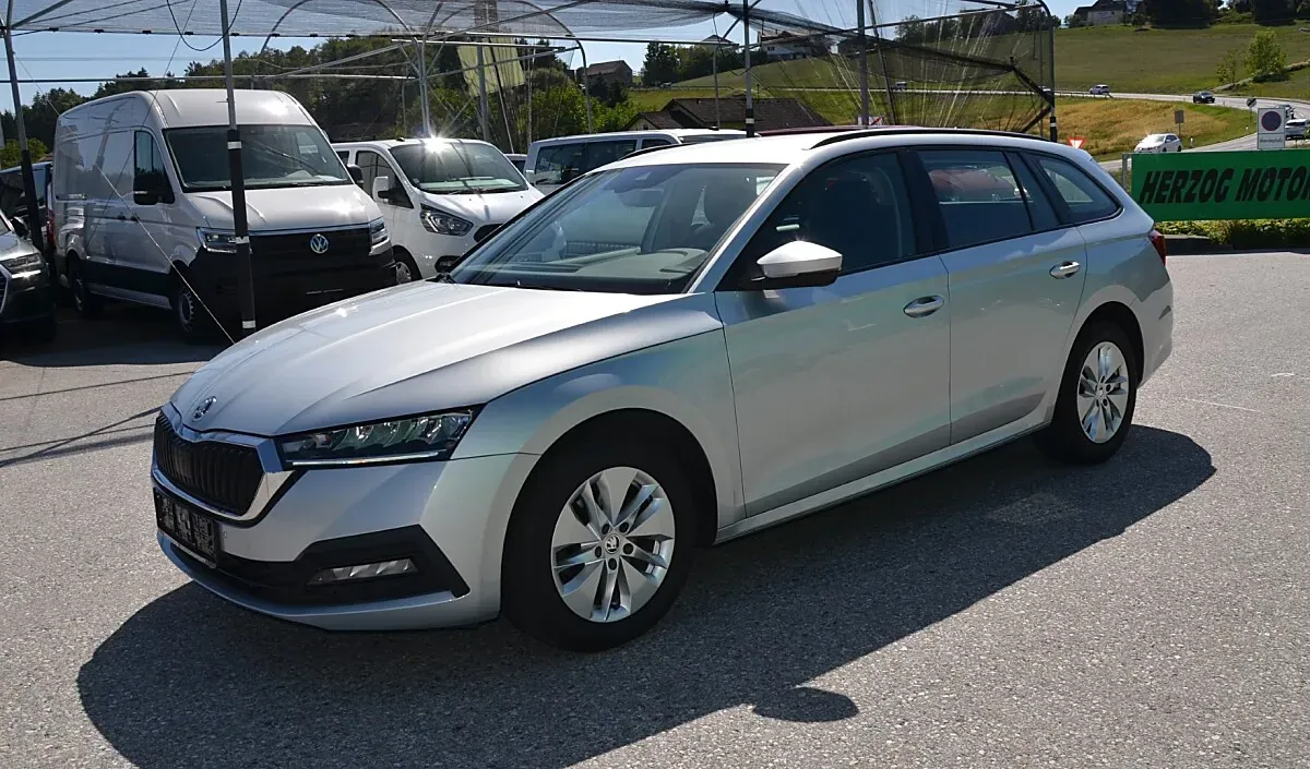 Skoda Octavia 2023 photo 2