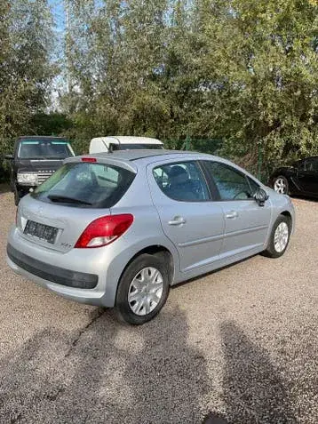 Peugeot 207 2013 photo 3