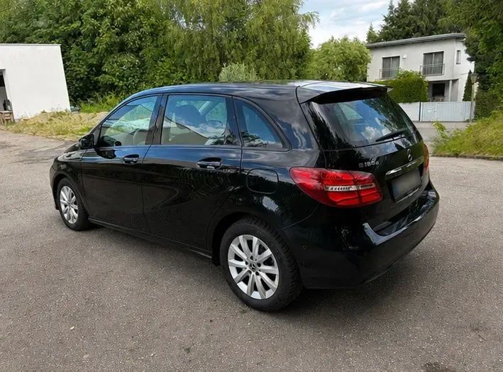 Mercedes-Benz B-Class 2017 photo 2