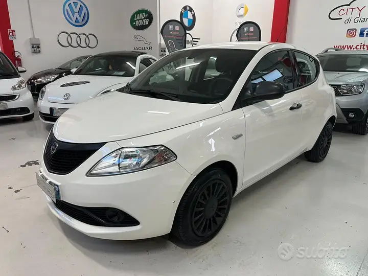 Lancia Ypsilon