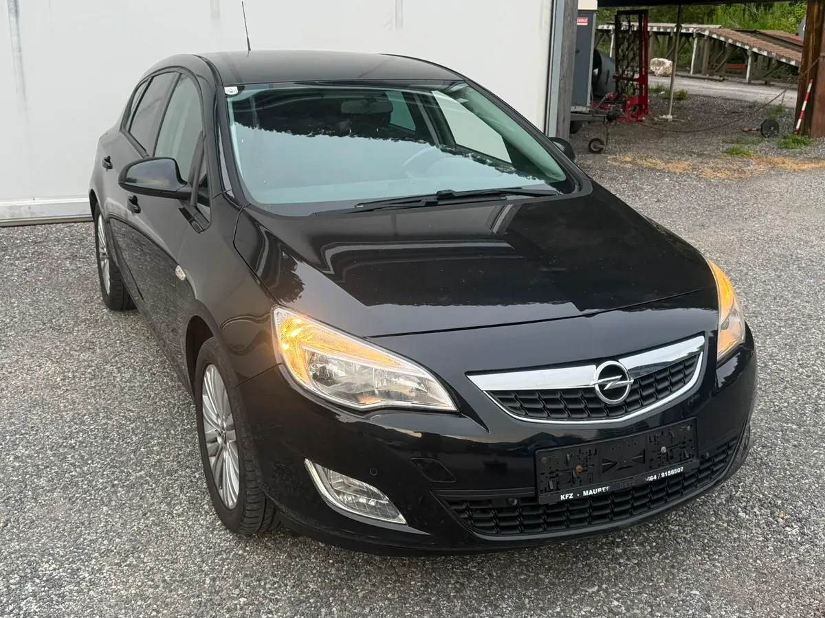 Opel Astra 2012 photo 3