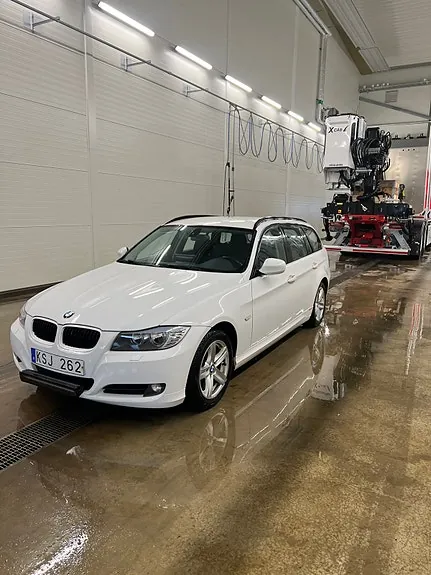 BMW 3 Series 2010 photo 4